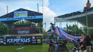 Persiapan Anniversary KEMPRUS Ke 6 di Lapangan Sepak Bola Siliwangi